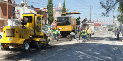 Pepe Chedraui supervisa pavimentación en colonia Vicente Guerrero con estrategia Calles al 100