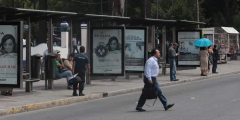 Congreso niega uso electoral en concesión de parabuses del Ayuntamiento de Puebla