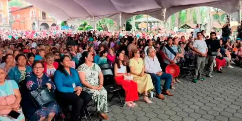  Huauchinango celebró a las mamás con festival y regalos
