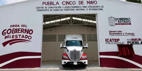 Puebla inaugura primer centro de capacitación para operadores de carga en México