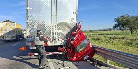Jornada de accidentes en Puebla deja muertos, volcadura de tráileres y caos vial