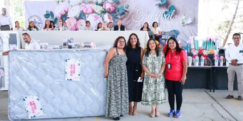 Lupita Cuautle reconoce a madres sanandreseñas con entrega de obsequios en escuelas