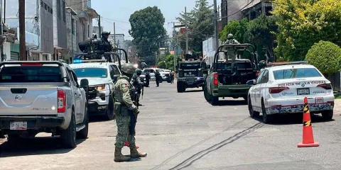 Madre e hijo baleados tras enfrentamiento en la zona del mercado Morelos
