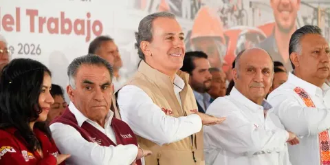 Pepe Chedraui participa en ceremonia civica por el DIa Internacional del Trabajo