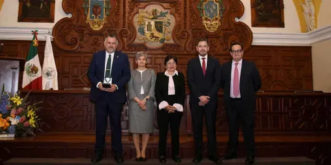 Rector de la UABC recibe presea “Dr. Jorge Carpizo” en encuentro nacional de derechos universitarios