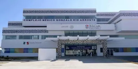 Señalan a supuesto médico sin cédula en hospital de Atlixco; investigan caso