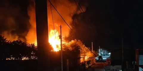 Suman tres muertos tras explosión de pirotecnia en Ajalpan