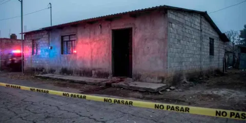 Hijo adicto mató a su familia en Tehuitzingo; se buscan a tres cómplices
