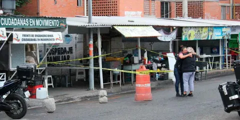 Balean a presunto líder ambulante en Agua Santa tras riña entre comerciantes