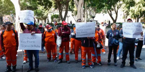 Protestan barrenderos de Puebla por ajuste salarial insuficiente