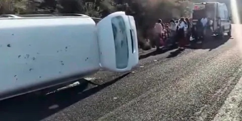 Siete lesionados por volcadura en Coxcatlán 