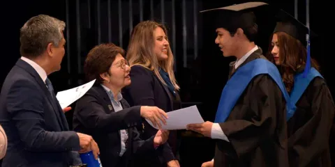 Acompaña Rectora Lilia Cedillo a estudiantes del Complejo Regional Centro en su graduación