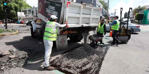 Gobierno de Pepe Chedraui refuerza acciones de bacheo en favor de las y los poblanos