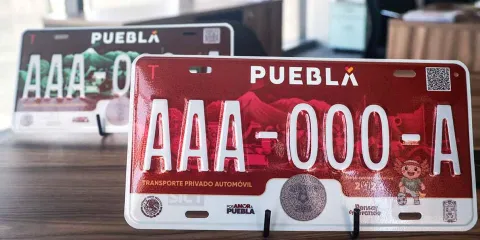 Puebla lanza 40 mil placas conmemorativas del Mundial; más de 5 mil ya fueron solicitadas