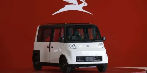 Puebla alista adquisición de 3 mil autos eléctricos Olinia para transporte