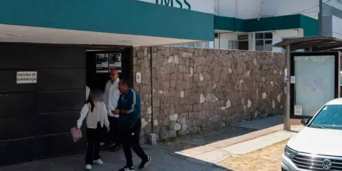 IMSS Puebla blinda 12 farmacias tras ola de robos