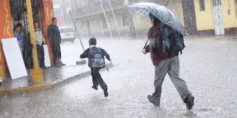 SEP Puebla suspende clases en 90 municipios por lluvias; más de 569 mil alumnos afectados