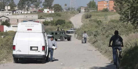 Abandonan cadáver atado de pies y manos en Villa Albertina