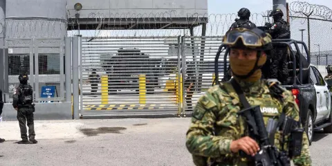 Agentes aduanales fueron clave en la presunta red de huachicol ligada a Ruffo