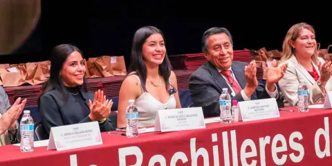 Gaby “La Bonita” Sánchez acompaña graduación de 395 estudiantes del COBAEP Plantel 2