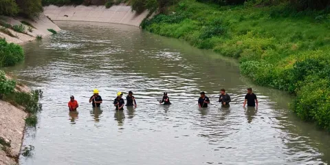 Buscan cuerpo de motociclista en canal de Valsequillo