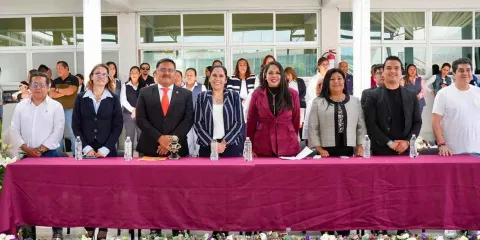 Tonantzin Fernández entrega becas de la UDLAP a estudiantes destacados de San Pedro Cholula