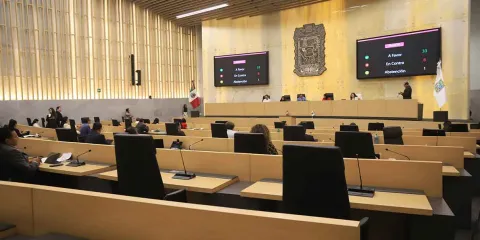 Armenta propone reducir regidores en Puebla