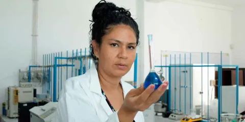 Desarrolla investigadora BUAP proyecto para remover contaminantes en cuerpos de agua