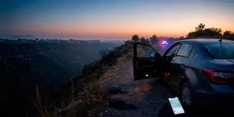 Viaje de DiDi acaba en barranca: navajean y abandonan a chofer