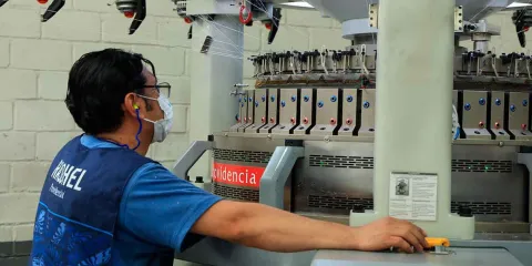 México alcanza cifra histórica de empleo formal con más de 22.7 millones de trabajadores: IMSS