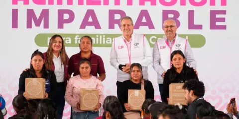 Pepe Chedraui entrega más de 4 mil despensas a familias de San Baltazar Tetela
