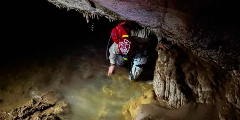 Hallan 179 piezas prehispánicas en una cueva de Chiapas: un santuario zoque intacto