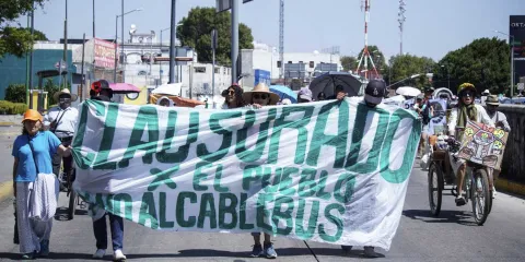 Vecinos, activistas y ciclistas marcharon contra el proyecto Cablebús