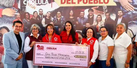 Tonantzin Fernández entrega apoyos funcionales durante el programa Miércoles del Pueblo