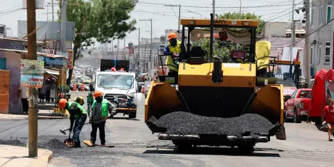 Armenta acelera la pavimentación en Puebla con 13 trenes de maquinaria y 28 mil calles programadas