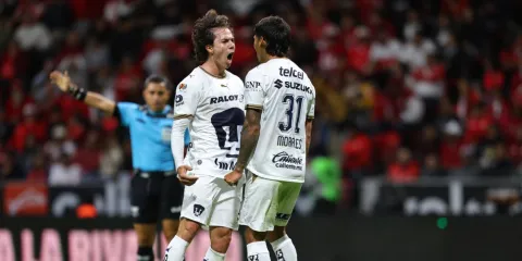 Pumas remontan y vencen 2-1 al Toluca en el Nemesio Diez