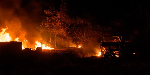 Huaquechula bajo fuego: queman tres patrullas tras detención