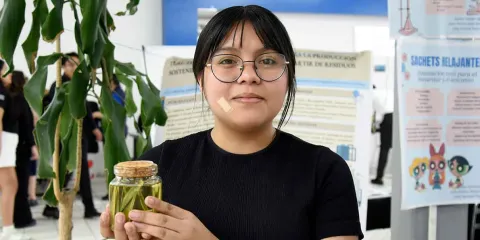Alumna BUAP propone convertir residuos de agave en fibras textiles sustentables