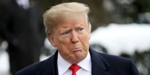 Se desploma la popularidad de Trump en EU; economía, guerra e inflación hunden su aprobación