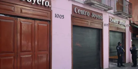 Solitario hampón robó plata del Centro Joyero en el centro histórico