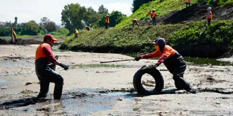 Supervisa Pepe Chedraui trabajos de limpieza y desazolve en vaso regulador Puente Negro