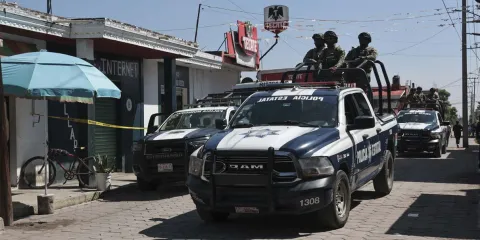 Tres sujetos irrumpen en negocio de Coronango; hay un herido y un desaparecido