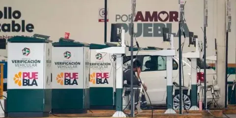 Por los suelos la Verificación Vehicular en Puebla
