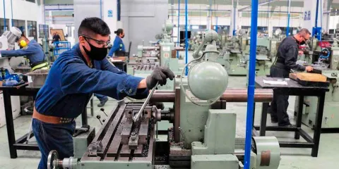 Actividad industrial de Puebla cae 0.9% en abril por desplome de manufacturas