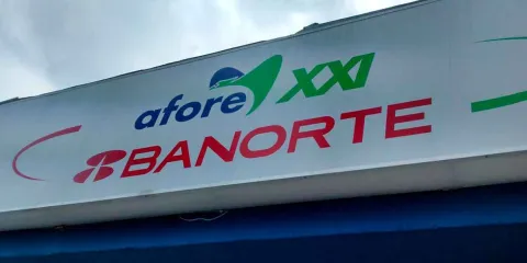 Afore XXI Banorte alerta por fraudes en trámites del retiro; pide evitar gestores