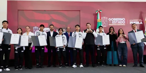 Seis campeones poblanos de Kickboxing brillan con el respaldo del gobierno estatal