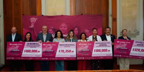 Entrega  Pepe Chedraui donativos de la 2da. Carrera Mujeres Imparables en favor de las poblanas