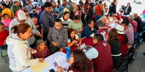 Tonantzin Fernández acerca servicios a cholultecas con Miércoles del Pueblo