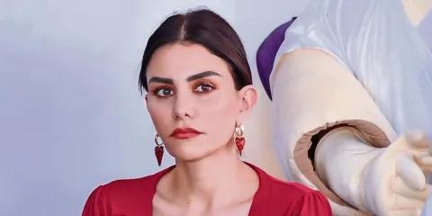 Nay Salvatori cierra su podcast tras polémica por comentarios discriminatorios