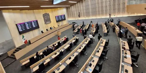 No sean chapulines, aún no es año electoral, dicen desde el Congreso a diputados